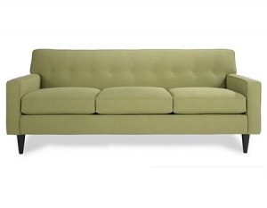 macys couch 450 300x233 Couchsurfing